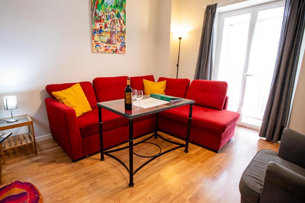 סביליה Apartamentos Dona Concha מראה חיצוני תמונה